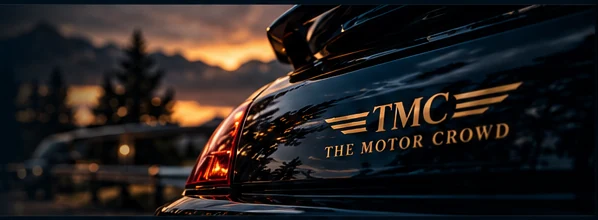 Dunkler Klassiker mit THE MOTOR CROWD Branding